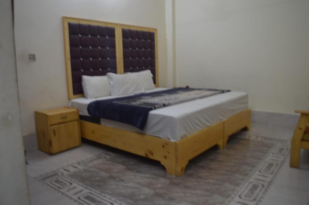 F R Darya E Swat Hotel Saidu Sharif Quarto foto