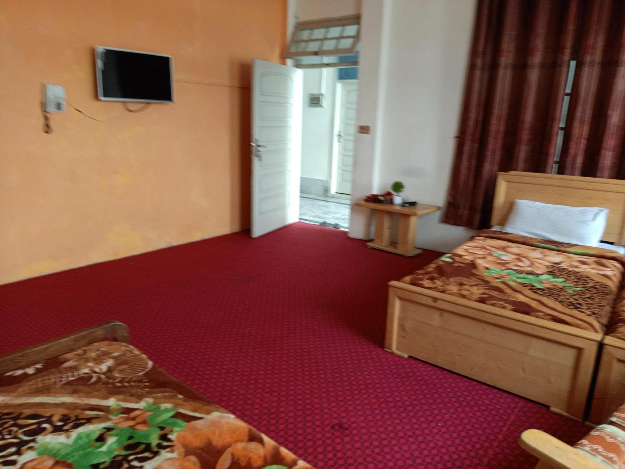 F R Darya E Swat Hotel Saidu Sharif Quarto foto